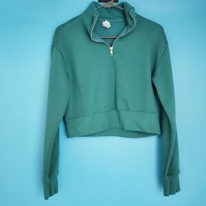 District V.I.T. Size Small Turquoise Cropped Sweatshirt